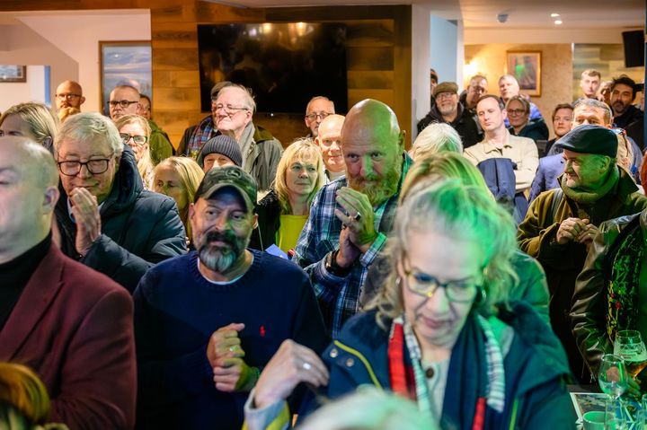 Guests applauding at the Master Mariner.